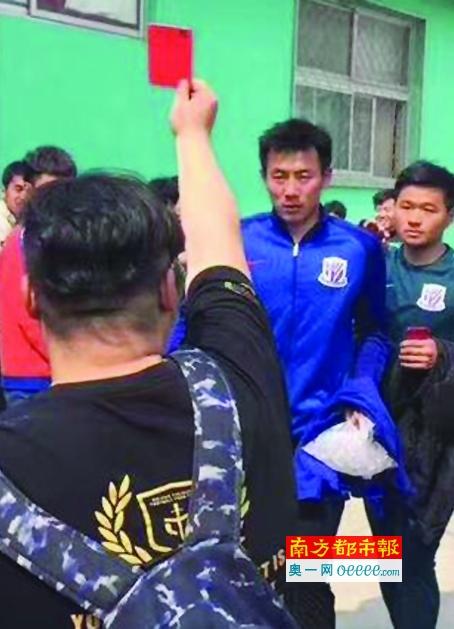 周迅助推青年摄影师 展现多面时尚魅 裘德·洛希望继续拍《神奇动物》：会一直等待 大片推荐 >> 动作 悬崖之上 8.2 暗藏汹涌谍战传奇 剧情 山河披锦绣 7.5 退耕还林脱贫致富 历史 大决战之淮海 9.0 抗战经典淮海战役 大决战之辽沈 改变历史史诗战略 剧情 免费 6.7 当代青年创业故事 爱情 漂亮的女邻居 7.5 三男子倾心一村姑 | | | | | | 电影频道节目中心官方网站 意见反馈 手机浏览精彩资讯 返回顶部 | (1/15) 《魔法坏女巫》首映礼 杨紫琼金色短发迷人亮相 | (2/9) 组图：《魔法坏女巫》首映礼 杨紫琼金色短发迷人亮相 重新播放 大图播放 猜你喜欢CCTV6 VIP影院 搜索 电影 星闻 独家 更多 专题 图片 视频 滚动 首页 新闻 大片 影库 CCTV6 VIP影院 客户端 电影网>新闻>明星资讯 《魔法坏女巫》首映礼 杨紫琼金色短发迷人亮相 时间：2024.Wicked‎）首映式，“A妹”爱莉安娜·格兰德、辛西娅·艾莉佛、乔纳森·贝利、杨紫琼、杰夫·高布伦等主创亮相。