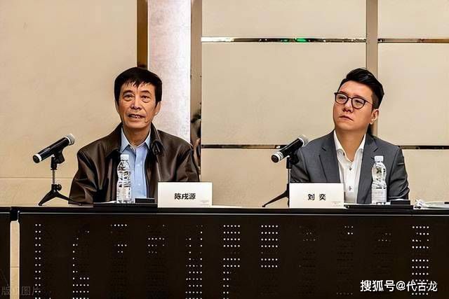 海报上“老司机”修睿戴着眼镜、看向观众，似乎要“改邪归正”，摇身一变成为好好先生。
