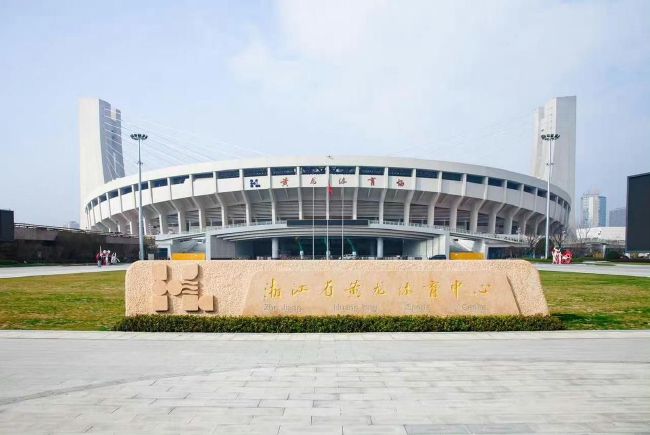 《地狱男爵：血皇后崛起》上映首日报收票房超千万，空降榜单冠军。