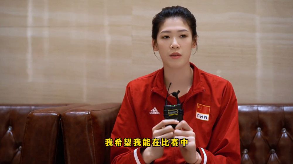 《柯南》并不追求《鬼灭》那样爆炸性的“峰值”，而是依靠“稳步扩大”的粉丝基础 ，以每年一部的速度，成为了一种稳定的、机构化的观影习惯，堪称市场的“稳定器”。