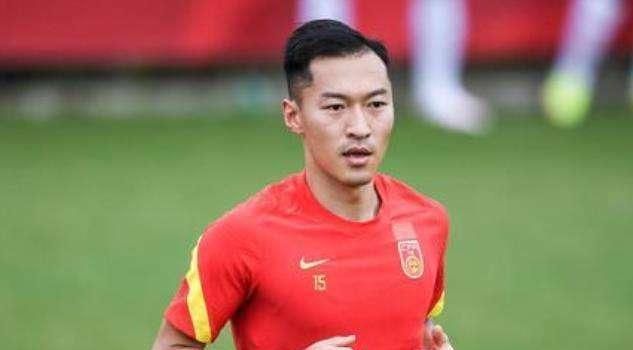 小黑是很可爱的小孩子的性格，鹿野因为之前又有老师，然后她经历的东西又和小黑不一样，鹿野也是距离感很强的人，所以无限对两个人是有区别的。