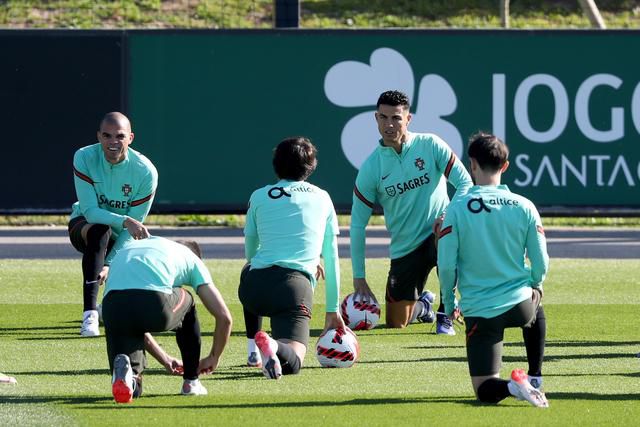 从战火纷飞中的侦查员到银幕上的“特工英雄”，从新中国第一部电影《桥》的钢铁工人到《英雄虎胆》中智勇双全的侦察科长，于洋用一生践行“人民演员”的使命，将艺术与信仰熔铸成一座跨越时代的丰碑。