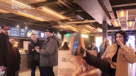 今晚李小冉在微博上曝出疑似pg one公关团队的微信聊天截图，其中透露pg one花大价钱雇水军引流。